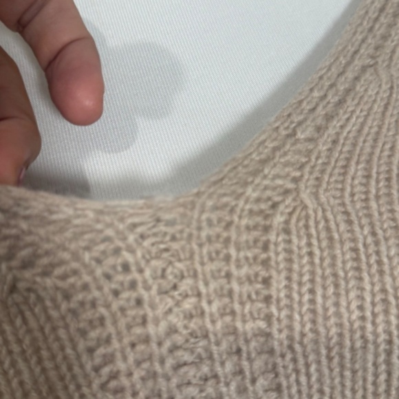 Vince Cashmere v neck - Picture 2 of 5